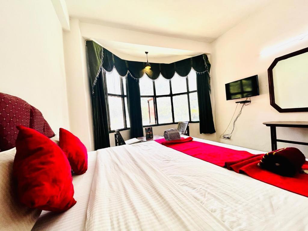 Hotel In Manali With Mountain View Near Mall Road Ngoại thất bức ảnh